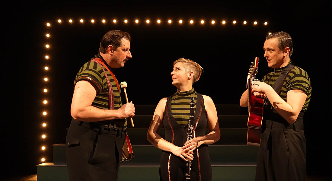 « Le Parfait Manuel » , de Mariana Lézin et Paul Tilmont,  propose une délicieuse satire politique sur la fabrication du dictateur et le vacillement de la démocratie - Critique sortie Théâtre Paris Théâtre de Belleville