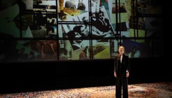 Guy Cassiers et Valérie Dréville adaptent « Thésée, sa vie nouvelle » de Camille de Toledo, au cœur d&rsquo;un labyrinthe hanté par les traumas - Critique sortie Théâtre Lausanne Théâtre Vidy-Lausanne