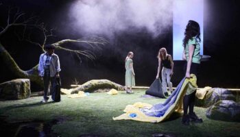 Lena Paugam met en scène « Après nous, les ruines » de Pierre Koestel,  un glissement tragique où opèrent répétitions et variations - Critique sortie Théâtre Paris Théâtre Ouvert - Centre national des dramaturgies contemporaines