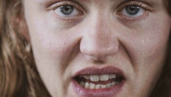 Fabrice Gorgerat met en scène « Chienne » de Marie-Pier Lafontaine - Critique sortie Théâtre Paris Centre culturel suisse