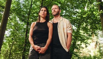 Florencia Demestri et Samuel Lefeuvre créent « Holobiontes », qui rend visibles l’interdépendance et la perméabilité des espèces - Critique sortie  Paris Théâtre de l’Aquarium