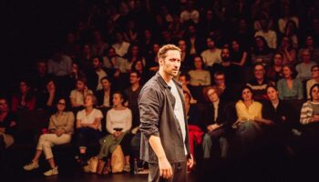 « L’Abolition des privilèges » de Hugues Duchêne avec le formidable Maxime Pambet - Critique sortie  Angers Anjou Théâtre
