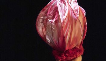 « Ma Recréation + Quand je souris… », deux solos de Sarah Adjou et d’Abou Lagraa forment l’attelage chorégraphique de L’Equipé∙e - Critique sortie Danse Suresnes Théâtre de Suresnes Jean Vilar