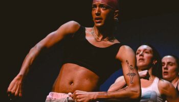 « LABOUR », une création du duo Emily Gualtieri et David Albert Toth - Critique sortie  Paris Théâtre de l’Aquarium