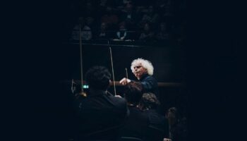 Simon Rattle fait redécouvrir la « Symphonie n°3 » de Gerhard - Critique sortie Classique / Opéra Paris Grande salle Pierre Boulez – Philharmonie