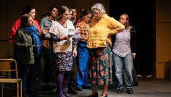 Olivier Mellor et la Compagnie du Berger présentent « 7 minutes (comité d’usine) », œuvre chorale intensément politique et plaidoyer pour la dignité - Critique sortie Théâtre 75012 Paris. Théâtre de l’Epée de Bois