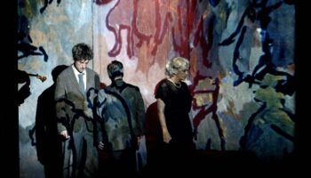 L’adaptation fidèle du roman « Charlotte » de David Foenkinos par Thierry Surace exalte la force de vie de cette personnalité hors du commun - Critique sortie Avignon / 2026 Avignon Avignon Off. Théâtre du balcon
