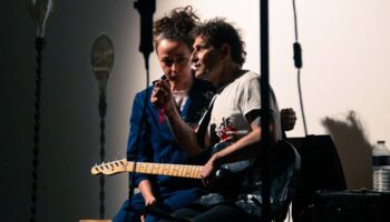« Défoncé », Marie Desgranges porte à la scène avec une tendre complicité le récit d’enfance houleux de François Créton - Critique sortie Avignon / 2026 Avignon Avignon Off. Le 11. Avignon