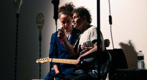 « Défoncé », Marie Desgranges porte à la scène avec une tendre complicité le récit d’enfance houleux de François Créton - Critique sortie Avignon / 2026 Avignon Avignon Off. Le 11. Avignon