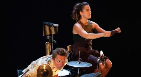 « Simple comme merci », duo théâtre/musique de Chloé Martin sur la gratitude - Critique sortie Avignon / 2026 Avignon Avignon Off. L’Entrepôt - Cie Mises en scène