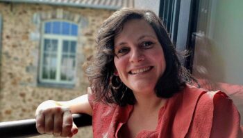 Alice Carré imagine avec « Écorces, Polar forestier », un polar écologique qui explore les crimes de l’exploitation - Critique sortie Avignon / 2026 Avignon Avignon Off. Le 11. Avignon