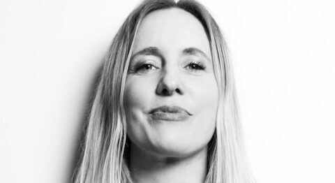 Andréa Bescond actualise « Antigone » avec la talentueuse comédienne Déborah Moreau, et en fait une porte-parole pour les femmes - Critique sortie Avignon / 2026 Avignon Avignon Off. Théâtre du Chêne Noir
