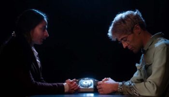 Thibaut Besnard monte « Après la fin » huis clos troublant de Dennis Kelly, implacable partition à la violence progressive - Critique sortie Avignon / 2026 Avignon Festival d’Avignon. Théâtre Albatros