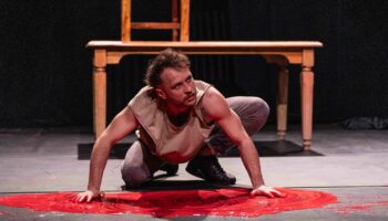 « Aux singuliers », Frédéric Fisbach porte à la scène de nouveaux visages et de nouvelles plumes - Critique sortie Théâtre 75020 Paris Théâtre de la Colline