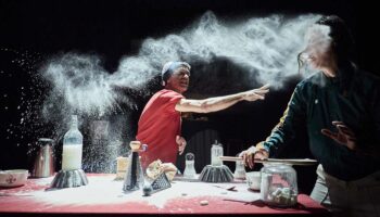 Bérangère Jannelle éclaire notre époque en revenant sur les premiers mois de la Révolution française dans « Brioches et révolution ! » - Critique sortie Avignon / 2026 Avignon Avignon Off. Théâtre du Train Bleu