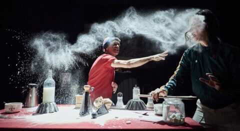 Bérangère Jannelle éclaire notre époque en revenant sur les premiers mois de la Révolution française dans « Brioches et révolution ! » - Critique sortie Avignon / 2026 Avignon Avignon Off. Théâtre du Train Bleu