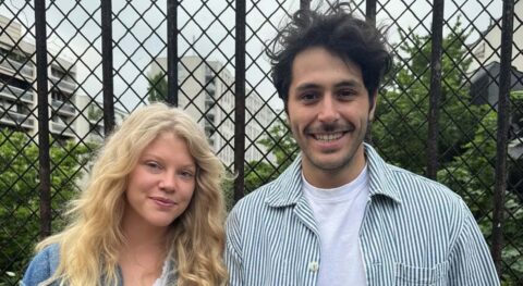 Lanna Prawidlo propose avec « CDG-Boumédiène », un voyage au cœur des doutes de la diaspora algérienne - Critique sortie Avignon / 2026 Avignon Avignon Off. La Factory – Salle Tomasi