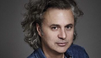 Steve Suissa porte à la scène « La Rencontre », une thèse de Charles Pépin qui fait l’éloge de l’altérité - Critique sortie Avignon / 2026 Avignon Avignon Off. Théâtre du Chêne Noir