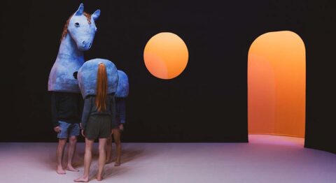 « Le Cheval qui peint » ou le cheval artiste qui en dit long sur l’Homme par Sarah André, Marius Schaffter et Jérôme Stünzi - Critique sortie Avignon / 2026 Avignon Avignon Off. Théâtre du Train Bleu – Pôle culturel Jean Ferrat / Sauveterre