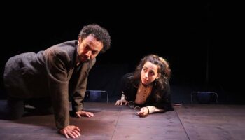 « Une conversation en Sicile » d’Elio Vittorini parle de cette humanité offensée qui fait écho à notre époque,  mis en scène par Vincent Brunol - Critique sortie Avignon / 2026 Avignon Avignon off. Théâtre Transversal