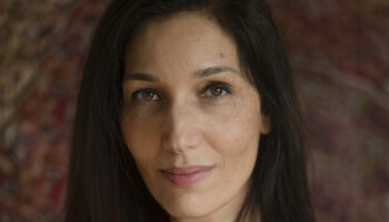 Delphine Minoui adapte « Badjens », son vibrant roman sur la révolte d’une adolescente iranienne - Critique sortie Avignon / 2026 Avignon Avignon Off. Le 11. Avignon