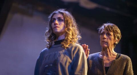 « Dysfonction(ELLES) » d’Elisabeth Gentet-Ravasco interroge à travers une fiction familiale le poids de l’héritage, la transmission des traumas - Critique sortie Avignon / 2026 Avignon Avignon Off. Théâtre des Corps Saints
