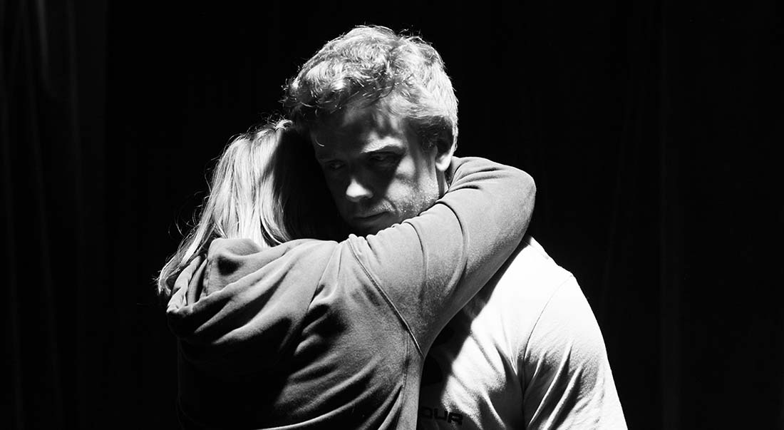 Avec « Écoutez leur silence », Gabrielle Gay donne la voix aux adolescents heurtés et ignorés - Critique sortie Avignon / 2026 Avignon Avignon Off. La Factory - Espace Roseau Teinturiers