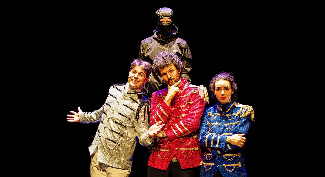 Nicolas Quelquejay continue son exploration des absurdités du monde contemporain avec « Heal the World » - Critique sortie Avignon / 2026 Avignon Avignon Off. Chapelle des Antonins – La Factory