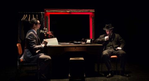 « La Vie et la mort de Jacques Chirac, roi des Français », le portrait de l’ancien Président mené avec humour et sensibilité par Léo Cohen-Paperman - Critique sortie Avignon / 2026 Avignon Avignon Off. Théâtre du Train Bleu