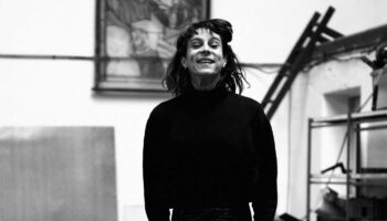 Jeanne Candel mène avec « CAPRA (une chèvre) » une exploration  vers ce qui fait l’essence de l’art théâtral - Critique sortie Avignon / 2026 Avignon Festival d'Avignon. Gymnase du lycée Mistral.