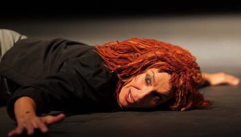 Julie Denisse rend hommage à l’héroïne « Jeanne La Rebelle » portée par le texte de Joseph Delteil - Critique sortie Avignon / 2026 Avignon Avignon Off. Artéphile