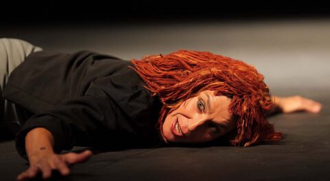 Julie Denisse rend hommage à l’héroïne « Jeanne La Rebelle » portée par le texte de Joseph Delteil - Critique sortie Avignon / 2026 Avignon Avignon Off. Artéphile