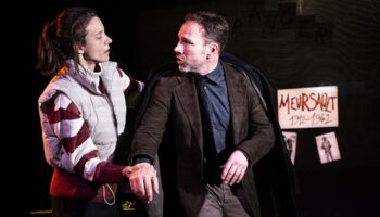 « L’Étrangère » de Jean-Baptiste Barbuscia, une enquête qui célèbre de belle manière la réciprocité de la transmission - Critique sortie Avignon / 2026 Avignon Avignon Off. Théâtre du balcon