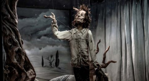 « Le dernier jour de Pierre », une fable muette, étrange et totalement artisanale signée Baptiste Zsilina et la compagnie DERAÏDENZ - Critique sortie Avignon / 2026 Avignon Avignon Off. Théâtre du Train Bleu