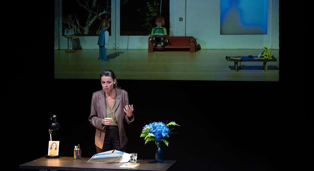 Céline Delbecq utilise le théâtre d’objet pour venir questionner la psyché humaine dans « Le Silence de Claire Lagrange » - Critique sortie Avignon / 2026 Avignon Avignon Off. Théâtre des Doms