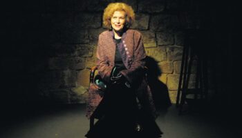 « Le Chef-d’œuvre inconnu de Balzac » dans la mise en scène de Michel Favart dont Catherine Aymerie s’empare avec grâce et maîtrise - Critique sortie Avignon / 2026 Avignon Avignon Off. Théâtre du Petit Louvre. Salle Van Gogh