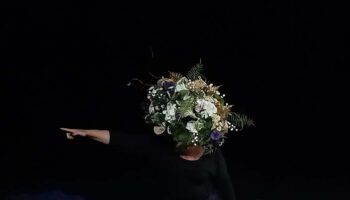 « Les gestes d’après », un seule en scène autour de l’inceste par Coralie Emilion-Languille - Critique sortie Avignon / 2026 Avignon Avignon Off. Théâtre Artéphile