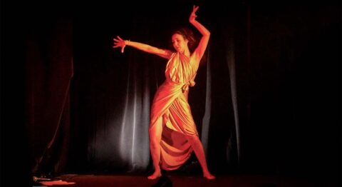 « Mata Hari, titre provisoire », Paul Sebastián Mauch créé une pièce autour de la figure complexe de l’espionne Mata Hari - Critique sortie Avignon / 2026 Avignon Avignon Off. Théâtre Artéphile