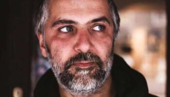 Mathias Moritz adapte les écrits d’Ingmar Bergman puis de Hagai Levi pour orchestrer « On ne choisit pas ses fantômes » - Critique sortie Avignon / 2026 Avignon Avignon Off. Présence Pasteur
