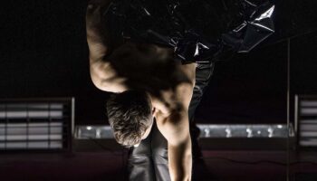 “Open my chest and place our tomorrows inside” d’ Emmanuel Eggermont - Critique sortie Danse Bagnolet Théâtre de l’Echangeur