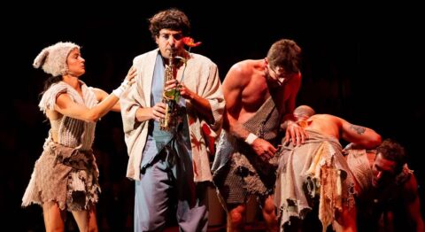 « Ostinato » de la compagnie Akoreacro ou la folle histoire de l’humanité en 75 minutes, en acrobaties et en musique - Critique sortie Classique / Opéra Montigny-le-Bretonneux