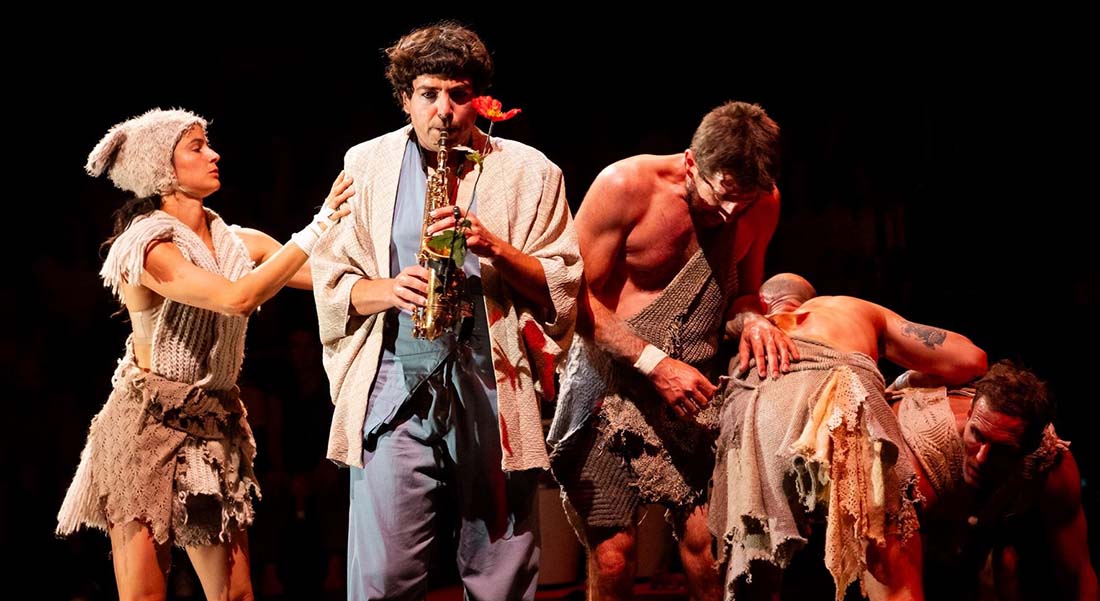 « Ostinato » de la compagnie Akoreacro ou la folle histoire de l’humanité en 75 minutes, en acrobaties et en musique - Critique sortie Classique / Opéra Montigny-le-Bretonneux