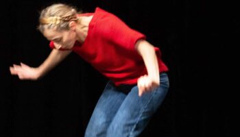 Ambra Senatore reprend « Per altre voci », son solo créé en 2024 - Critique sortie Danse Paris Théâtre de la Ville - La Coupole
