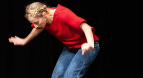 Ambra Senatore reprend « Per altre voci », son solo créé en 2024 - Critique sortie Danse Paris Théâtre de la Ville - La Coupole