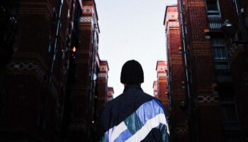 « Poucet », une fiction documentaire aux allures de cabaret par Victor Pestanes - Critique sortie Avignon / 2026 Avignon Avignon Off. La Factory – Collège Vernet