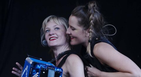« Pour l’expansion des possibles dans ma sexualité – club P.E.P.S. » de Marine Mechri et Blanche Tirtiaux - Critique sortie Avignon / 2026 Avignon Avignon Off. Théâtre des Doms