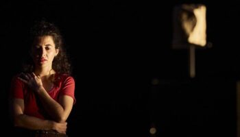 « Psicofonía, silences d’Espagne », Faustine Noguès convoque les fantômes espagnols d’un passé toujours présent - Critique sortie Avignon / 2026 Avignon Avignon Off. Théâtre des Halles