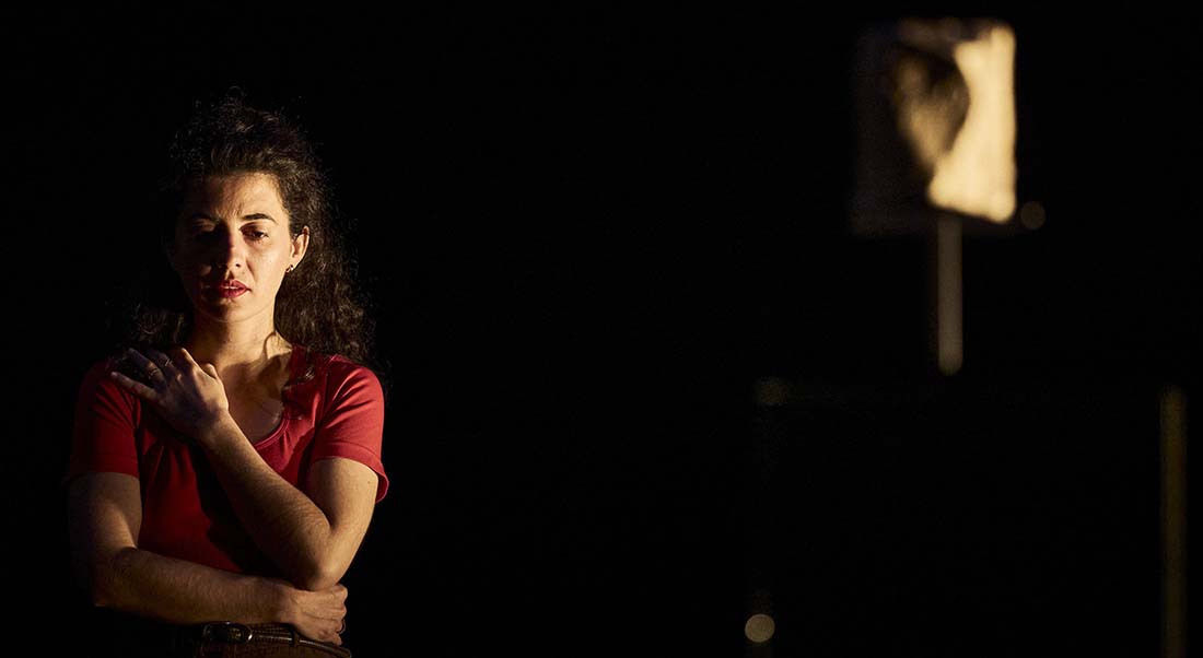 « Psicofonía, silences d’Espagne », Faustine Noguès convoque les fantômes espagnols d’un passé toujours présent - Critique sortie Avignon / 2026 Avignon Avignon Off. Théâtre des Halles