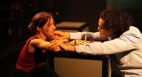 La pièce de Sylvain Bastonero « Rencontre avec Snowden » interroge la servitude volontaire et l’aveuglement démocratique - Critique sortie Avignon / 2026 Avignon Avignon Off. La Factory