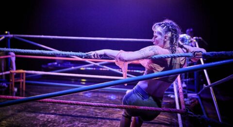 Gaëlle Axelbrun révèle son talent avec « Requin Velours » sur la reconstruction de trois femmes après le viol - Critique sortie Avignon / 2026 Avignon Avignon Off. Théâtre du Train Bleu